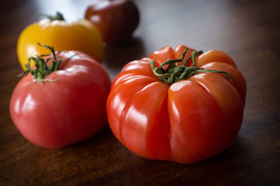 picture of heirloom tomatoes - what do heirloom tomatoes taste like